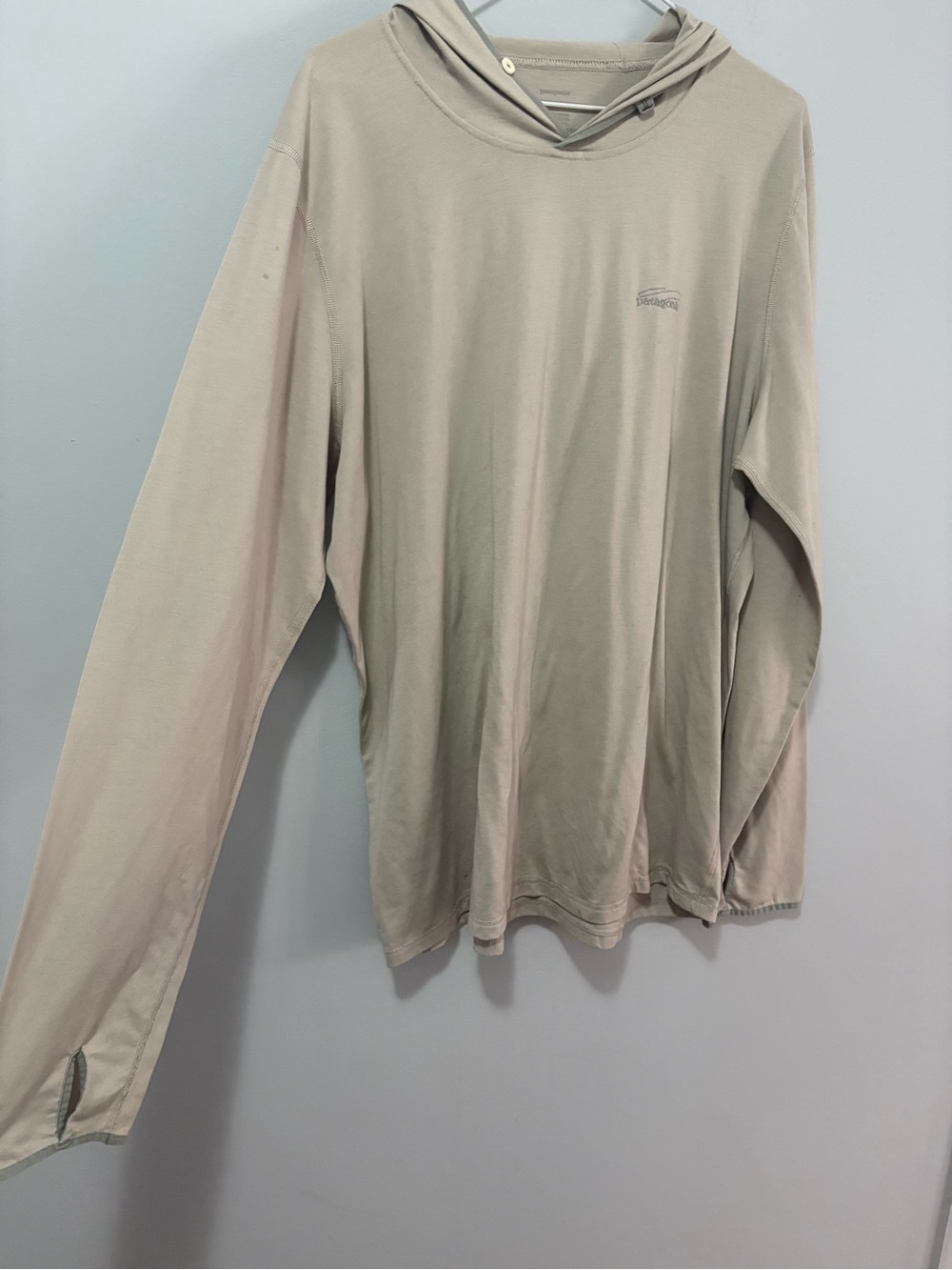 Men’s Patagonia lightweight long sleeve sweater shirt
